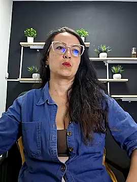 Lauryn Jones online show from July 10, 2026, 5:48 pm