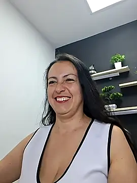 Lauryn Jones online show from July 25, 2026, 6:16 pm
