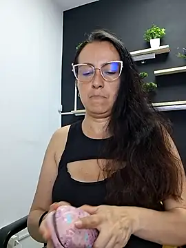 Lauryn Jones online show from August 6, 2026, 7:49 pm