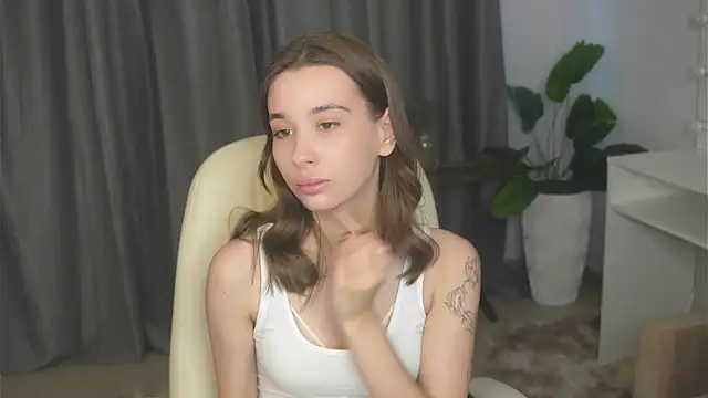 JacalynSchreiber online show from November 6, 2025, 11:44 am