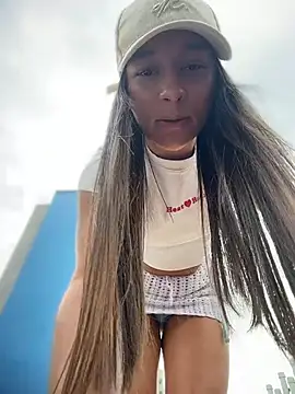 Brunettecollins05 online show from June 25, 2026, 6:34 pm