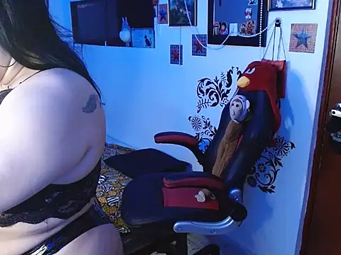 YIYI84 online show from February 7, 2026, 8:56 pm