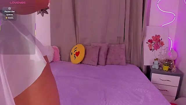 alanaa gomezz online show from February 18, 2026, 6:26 pm