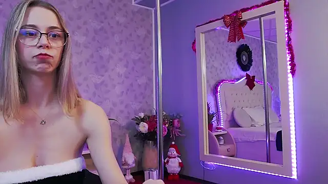 GracieCute online show from December 24, 2024, 7:39 am