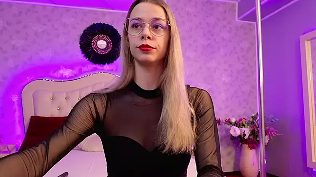 GracieCute online show from June 20, 2026, 3:31 am