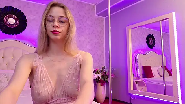 GracieCute online show from June 24, 2026, 3:16 am