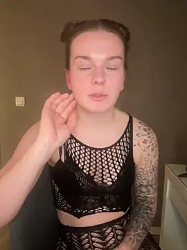 LisaFreierxx online show from February 26, 2026, 9:36 pm