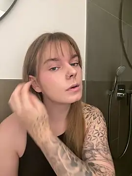 LisaFreierxx online show from July 8, 2026, 10:42 am