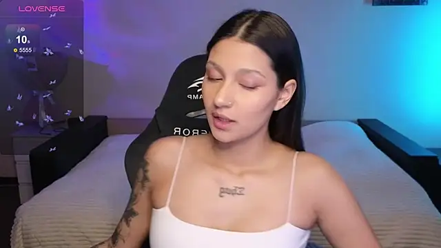 Snapshot of Nikol_Goldysss chatting on November 8, 2025, 2:12 am Nikol Goldysss online show from November 8, 2025, 2:12 am