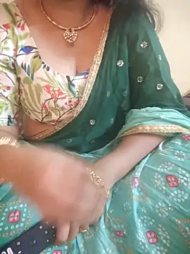 Snapshot of mouni499 chatting on May 17, 2026, 1:40 pm mouni499 online show from May 17, 2026, 1:40 pm