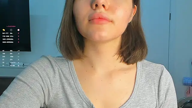 Snapshot of Xo_Laura chatting on April 13, 2026, 6:13 pm Xo Laura online show from April 13, 2026, 6:13 pm