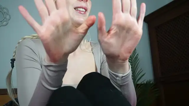 StellaCinderella online show from February 6, 2025, 3:41 pm