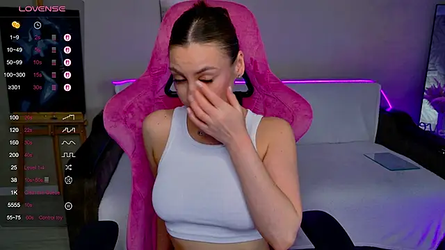 KristyDolly online show from December 19, 2025, 5:14 am