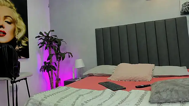 Snapshot of kendra_london chatting on May 14, 2026, 10:55 am kendra london online show from May 14, 2026, 10:55 am