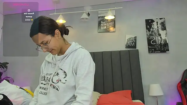 Snapshot of kendra_london chatting on June 18, 2026, 11:25 am kendra london online show from June 18, 2026, 11:25 am