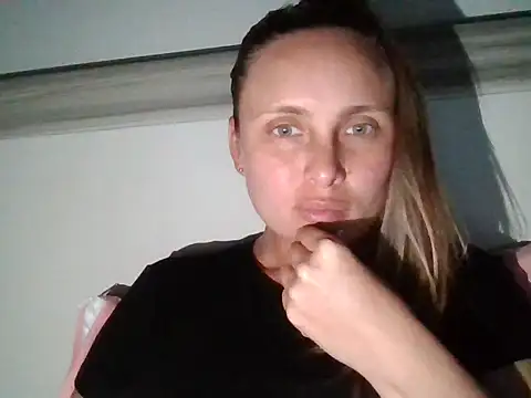 Snapshot of LaManu89 chatting on November 4, 2025, 1:16 am LaManu89 online show from November 4, 2025, 1:16 am