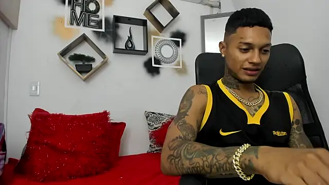 YuleimysAndAlex online show from November 8, 2025, 3:18 am