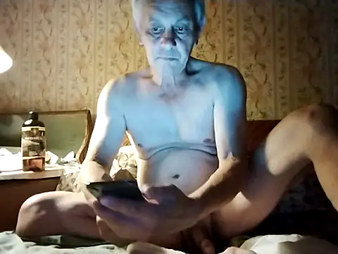 Snapshot of Naturi6 chatting on July 6, 2026, 8:44 pm Naturi6 online show from July 6, 2026, 8:44 pm