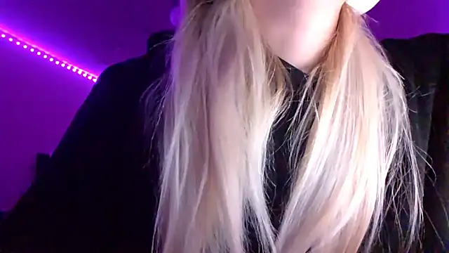 KarinRobertson online show from November 24, 2025, 7:35 pm