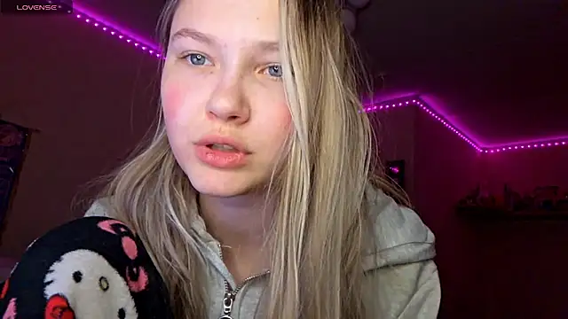 KarinRobertson online show from March 20, 2026, 5:07 pm