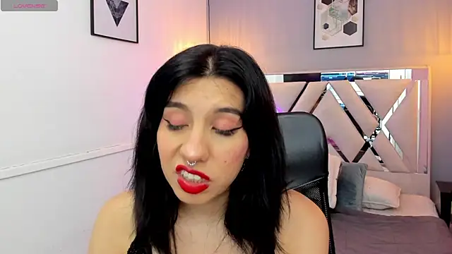 Snapshot of zoe-moreau chatting on April 18, 2026, 8:09 pm zoe-moreau online show from April 18, 2026, 8:09 pm