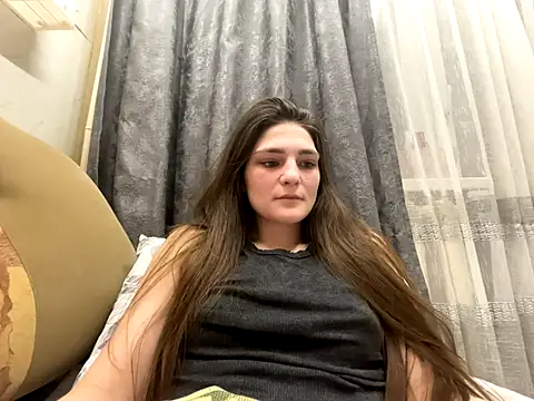 HelgaMun online show from November 7, 2025, 3:17 am