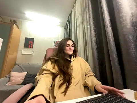 HelgaMun online show from November 8, 2025, 2:39 pm