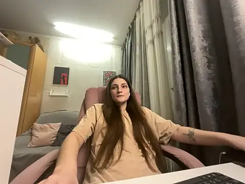 HelgaMun online show from November 17, 2025, 12:33 pm