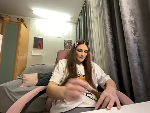 HelgaMun online show from November 22, 2025, 11:53 am