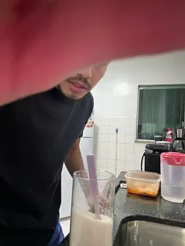 meninadeparis online show from March 11, 2026, 1:11 am