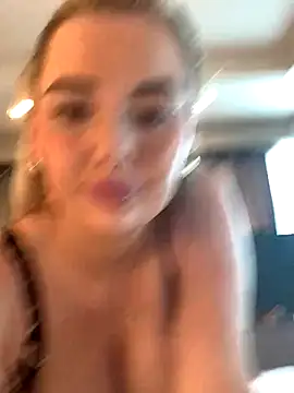 xxxrosie123 online show from November 4, 2025, 12:48 pm