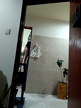 PaulinaLondra2 online show from December 3, 2025, 11:41 am