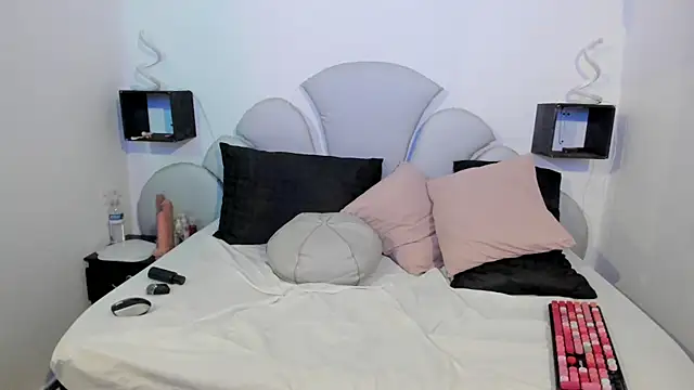 Emmily-sweet online show from August 8, 2026, 10:56 pm