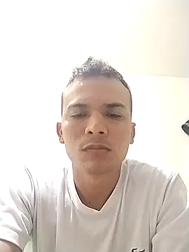 Snapshot of Luisadonis2015 chatting on November 3, 2025, 4:36 am Luisadonis2015 online show from November 3, 2025, 4:36 am