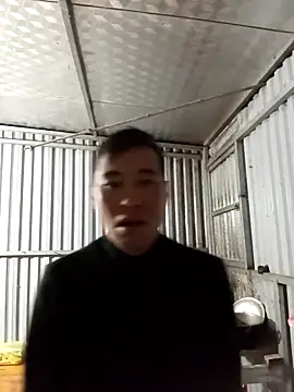 Snapshot of Kevin-n chatting on November 4, 2025, 11:42 am Kevin-n online show from November 4, 2025, 11:42 am