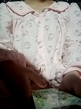 LenaLy2k online show from November 11, 2025, 1:33 pm