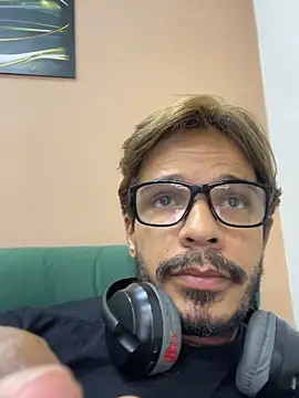 Snapshot of Antoniobiague chatting on March 13, 2026, 3:18 pm Antoniobiague online show from March 13, 2026, 3:18 pm