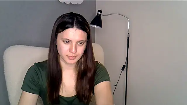 KiraHoney online show from April 23, 2026, 7:27 pm
