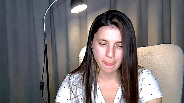 KiraHoney online show from June 16, 2026, 7:16 pm