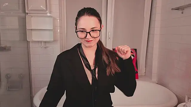 LeenaPuita online show from November 24, 2025, 6:51 pm