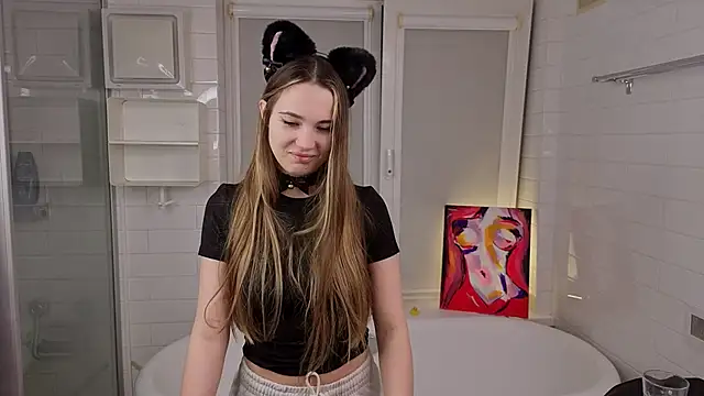 LeenaPuita online show from February 5, 2026, 5:06 pm