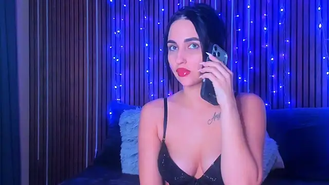 Snapshot of CamillaParis25 chatting on December 22, 2025, 5:43 pm CamillaParis25 online show from December 22, 2025, 5:43 pm