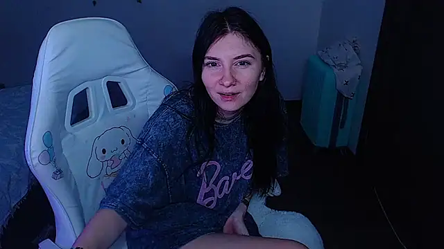  Daniella True  online show from November 5, 2025, 5:24 pm