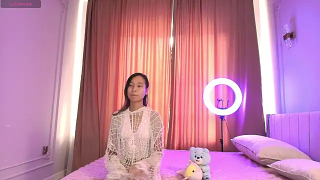 lihnpham online show from November 16, 2025, 3:56 am