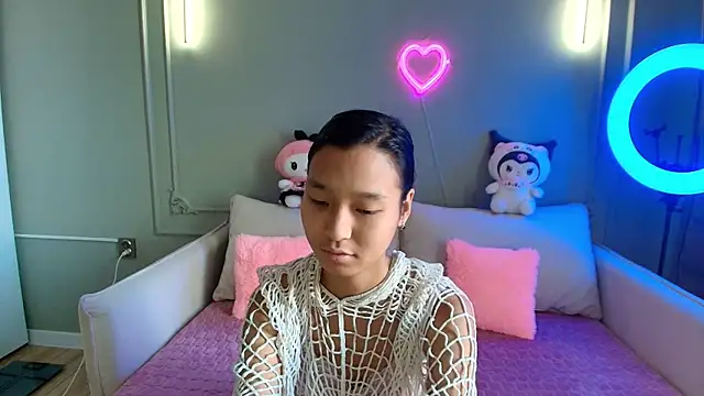 lihnpham online show from November 30, 2025, 3:32 am