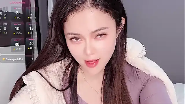 Yesenia- online show from November 20, 2025, 2:06 pm