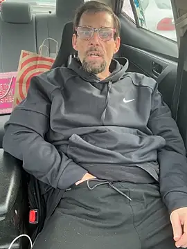 biggdaddyandqueenn online show from December 17, 2025, 6:47 pm