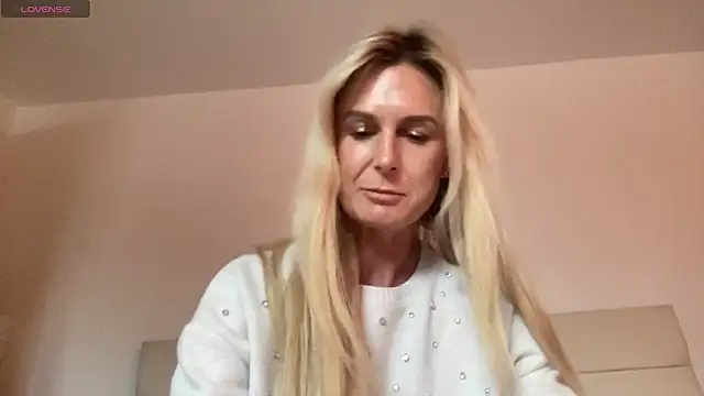 Alexis Newick online show from November 6, 2025, 3:35 pm