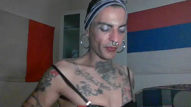 00Travsharongomez online show from November 27, 2025, 11:51 pm