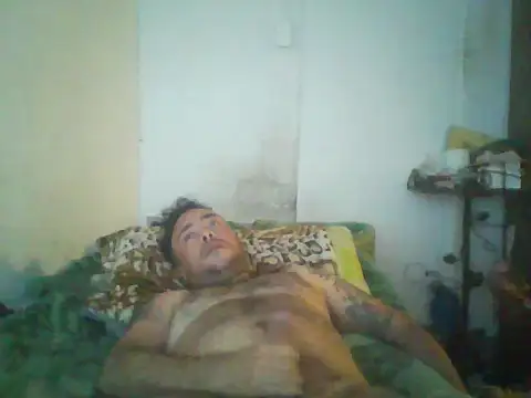 Snapshot of GuilleHotsexy chatting on November 16, 2025, 12:11 pm GuilleHotsexy online show from November 16, 2025, 12:11 pm